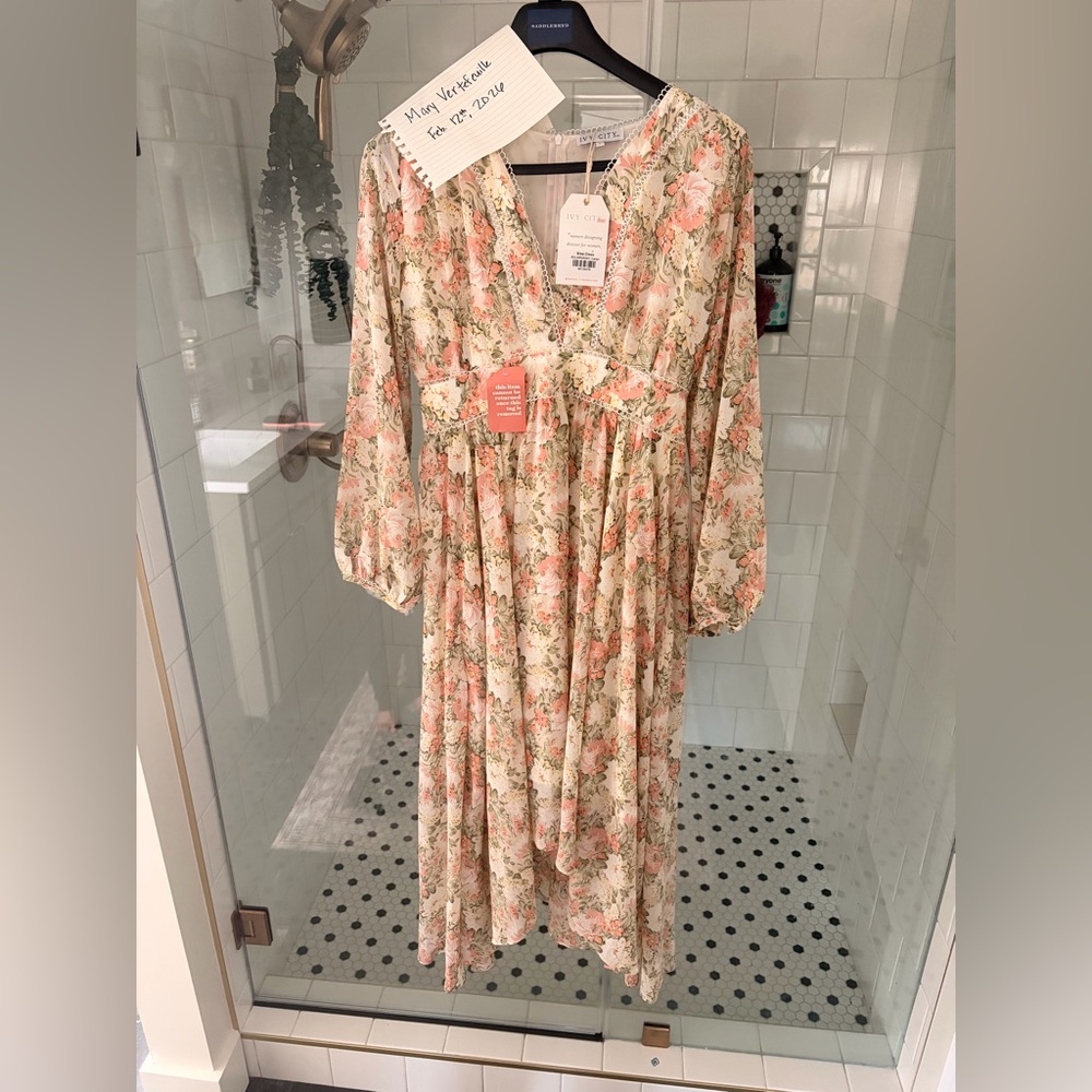 Ivy City Co Floral V-Neck Maxi Dress in Cream and Pink